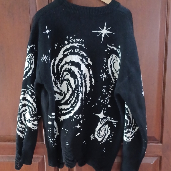 Aelfric Eden Black and White Galaxy Sweater - Picture 1 of 3